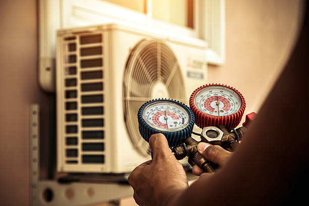 Professional Ac Installation technician working in Campbellsburg, IN